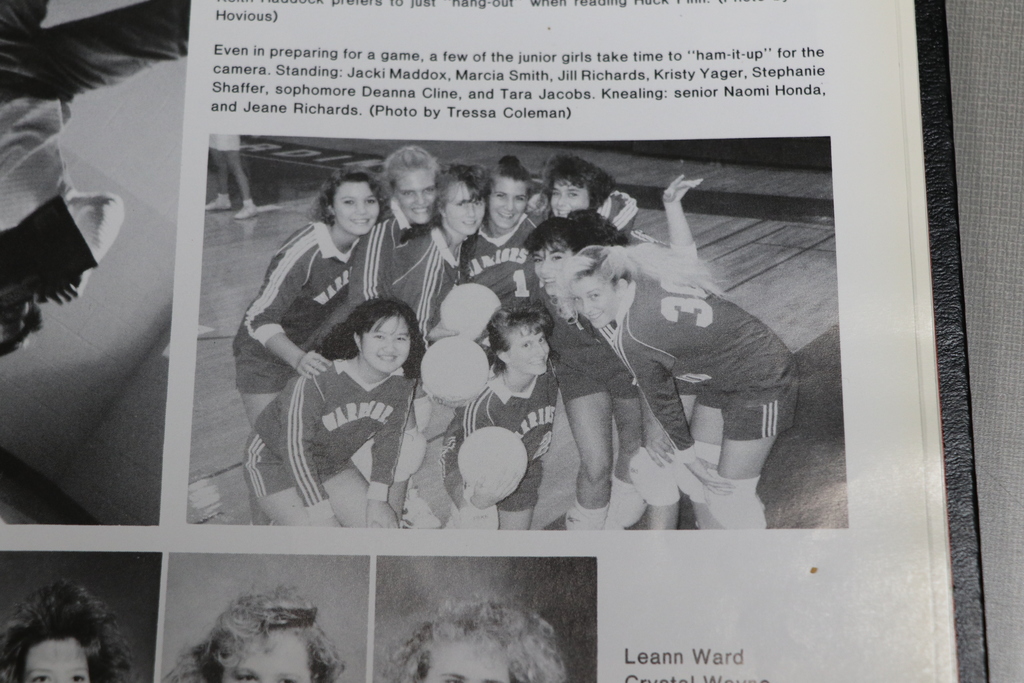 1991 volleyball team poses for their picture