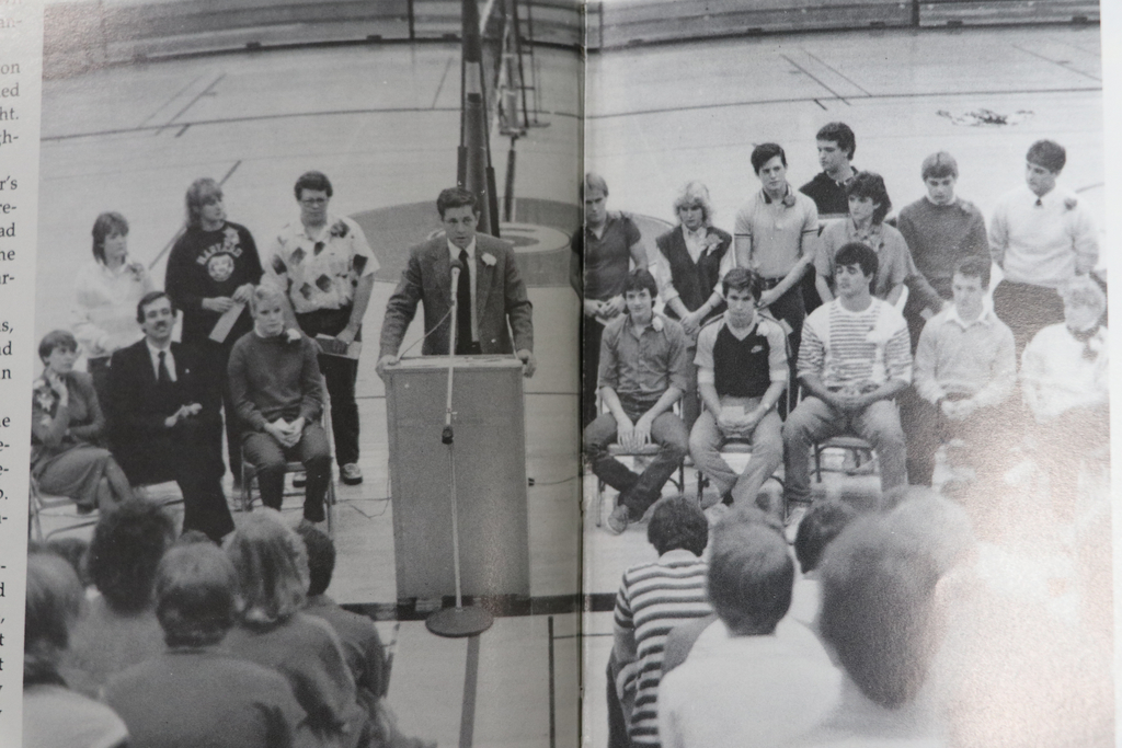 Students listen to speaker at 1986 Senior NHS meeting